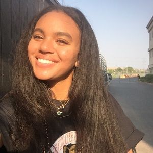 Meet your Posher, Mona